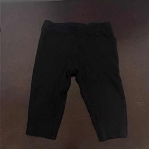 1381. Worn Twice - Carter's Classic Black Leggings with Ruffle Bum - Picture 1 of 3
